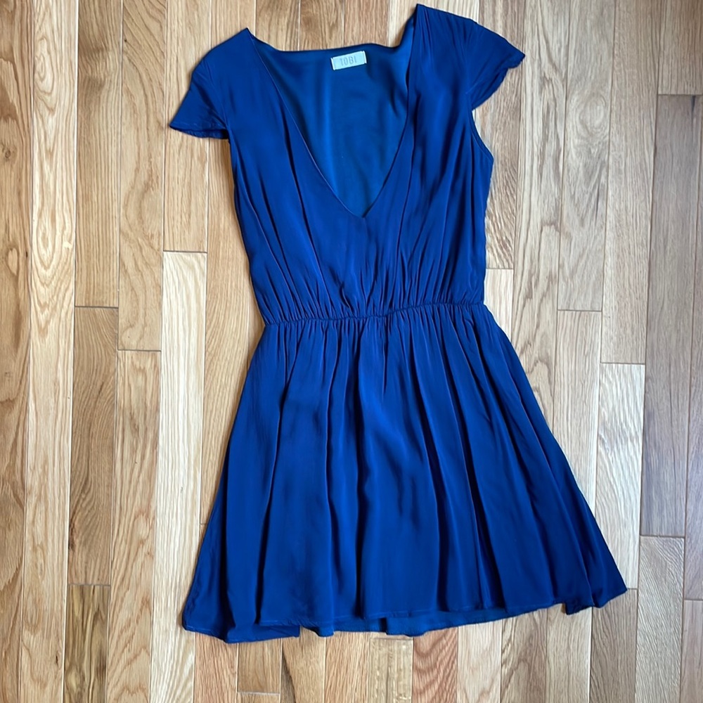 Tobi v-cut Short Sleeve Mini Dress
